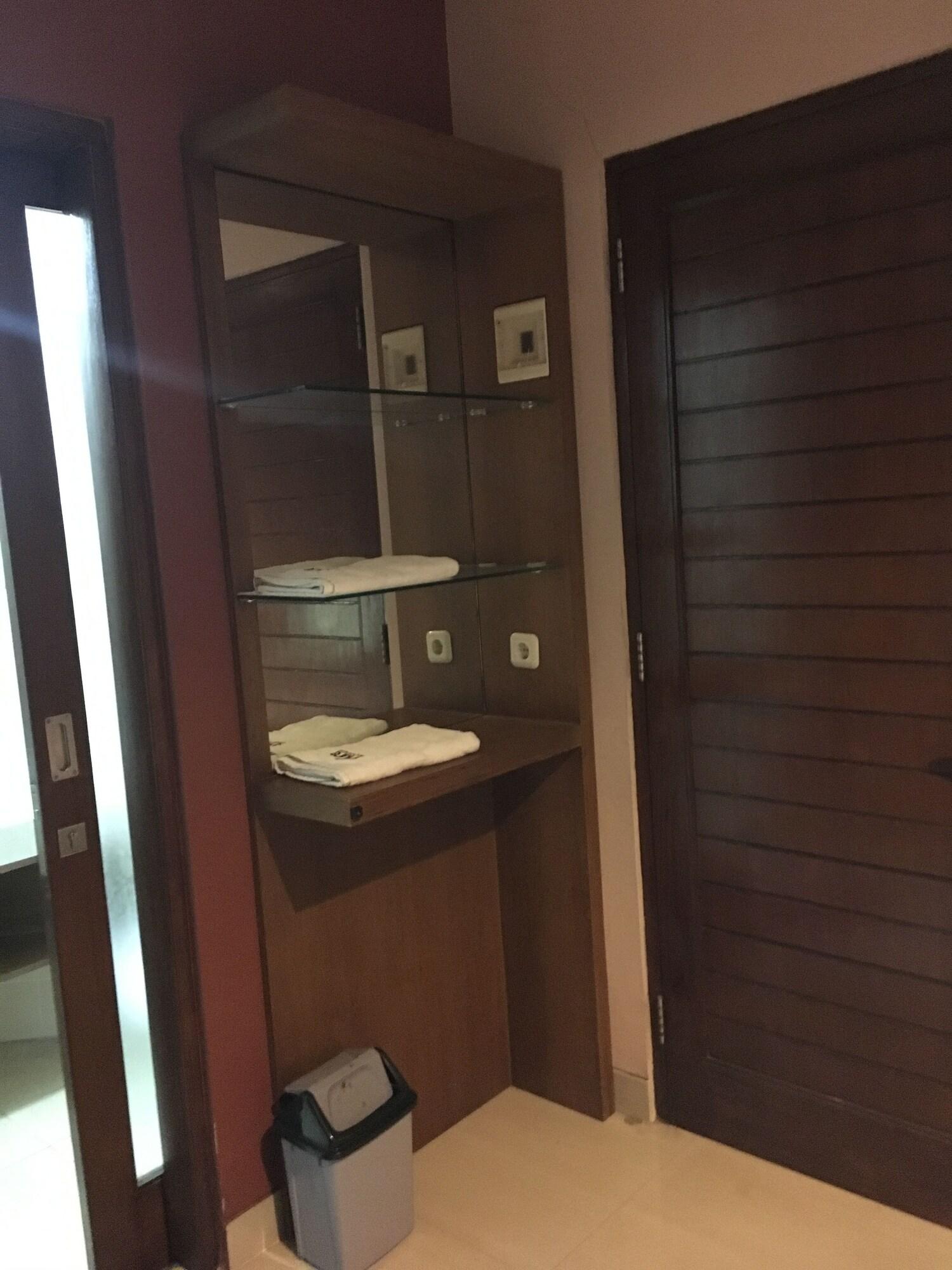 Votel Viure Hotel Jogjakarta Maguwo Exterior foto