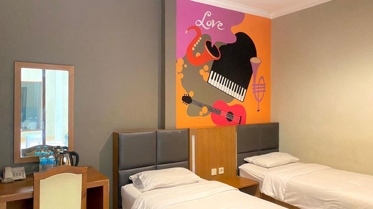 Votel Viure Hotel Jogjakarta Maguwo Exterior foto