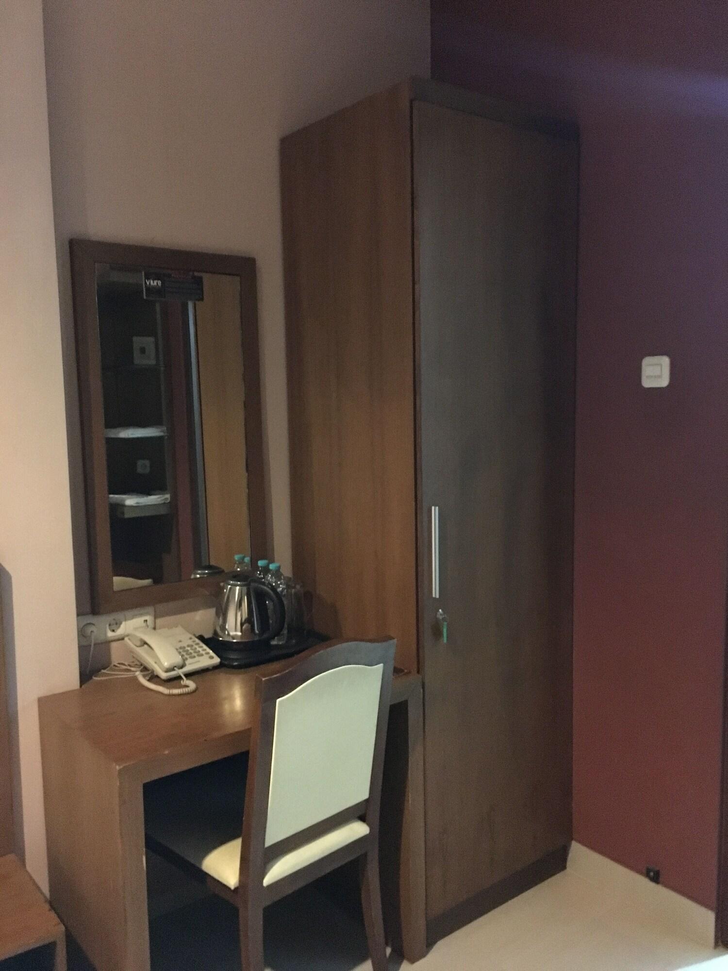 Votel Viure Hotel Jogjakarta Maguwo Exterior foto