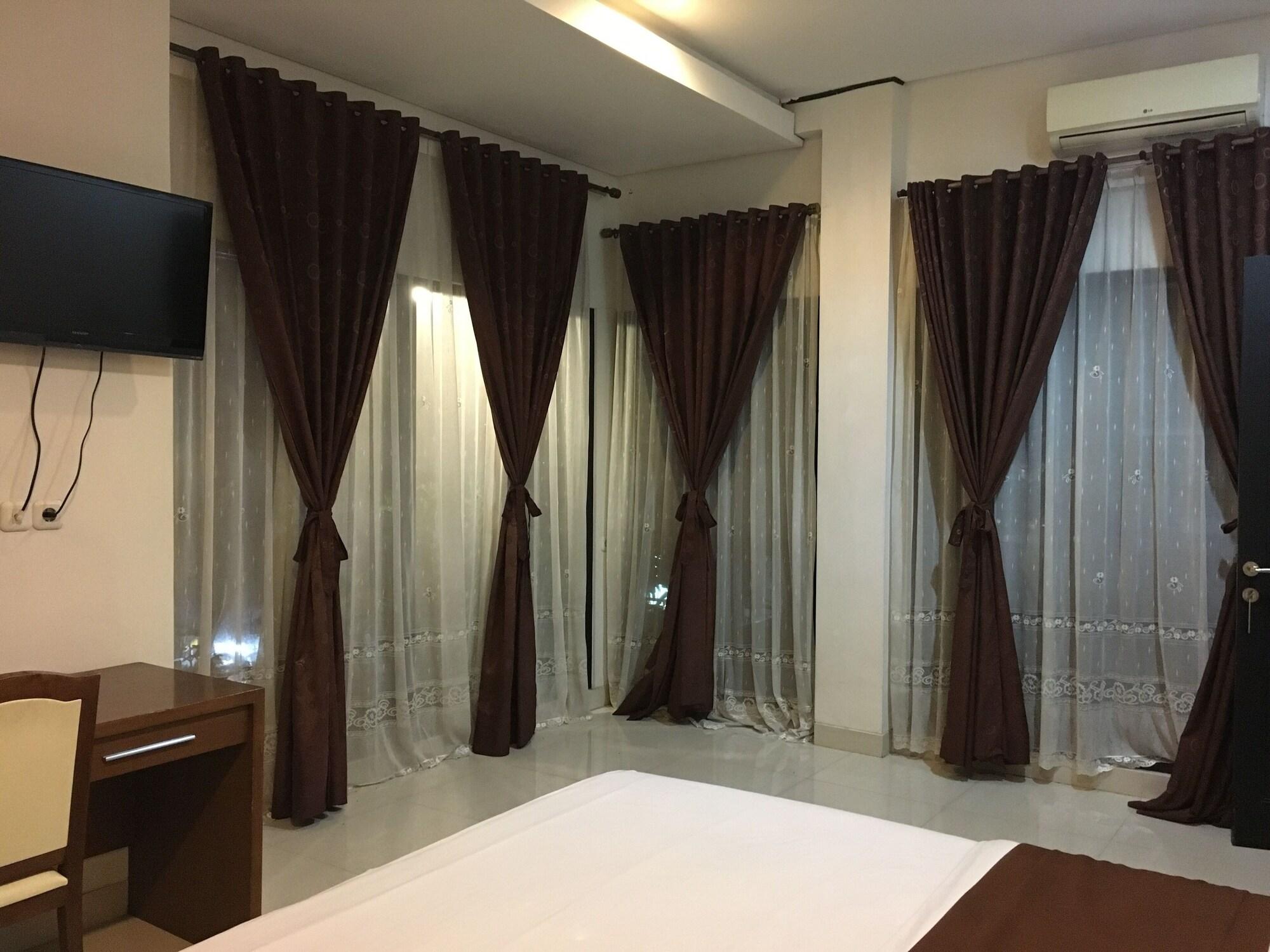 Votel Viure Hotel Jogjakarta Maguwo Exterior foto