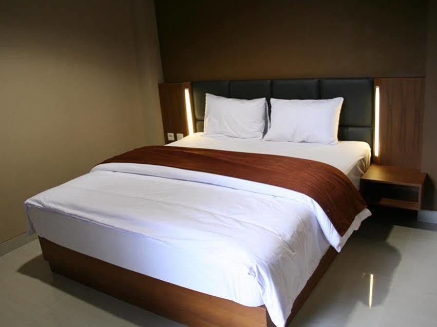 Votel Viure Hotel Jogjakarta Maguwo Exterior foto